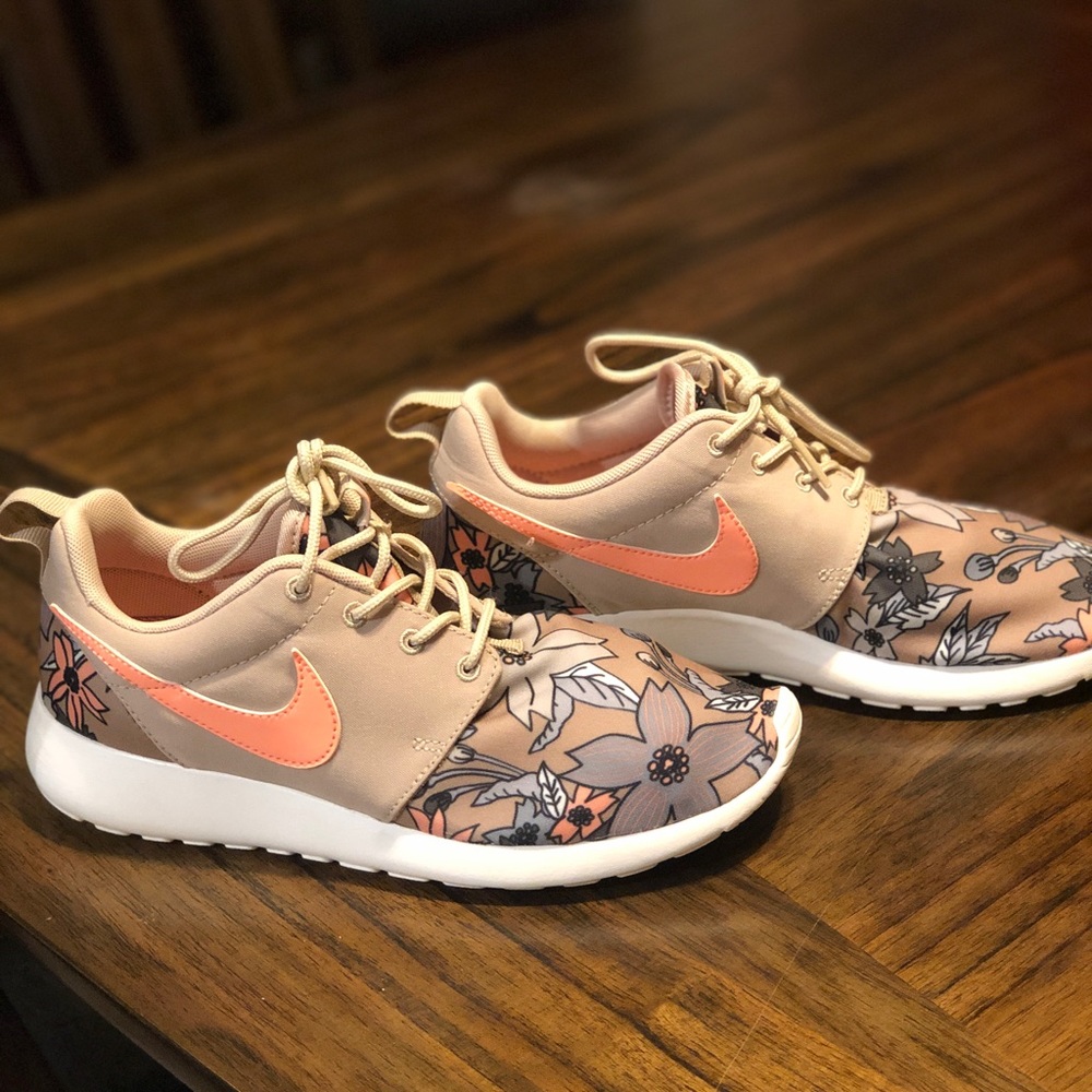 Women’s Nike SPECIAL EDITION Roshe One Floral